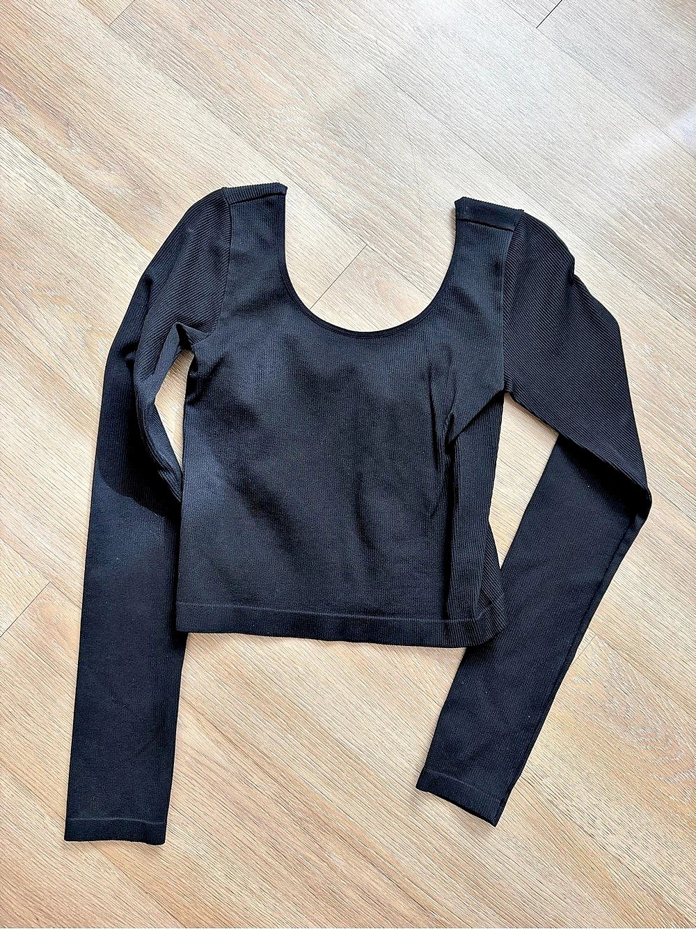 wild fable Women's Long Sleeve Scoop Neck T-Shirt Black Crop Top Medium